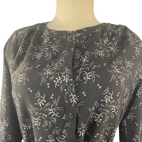 Loft medium Petite gray and pink dress. Lose fit but comes with a belt. - Picture 2 of 5